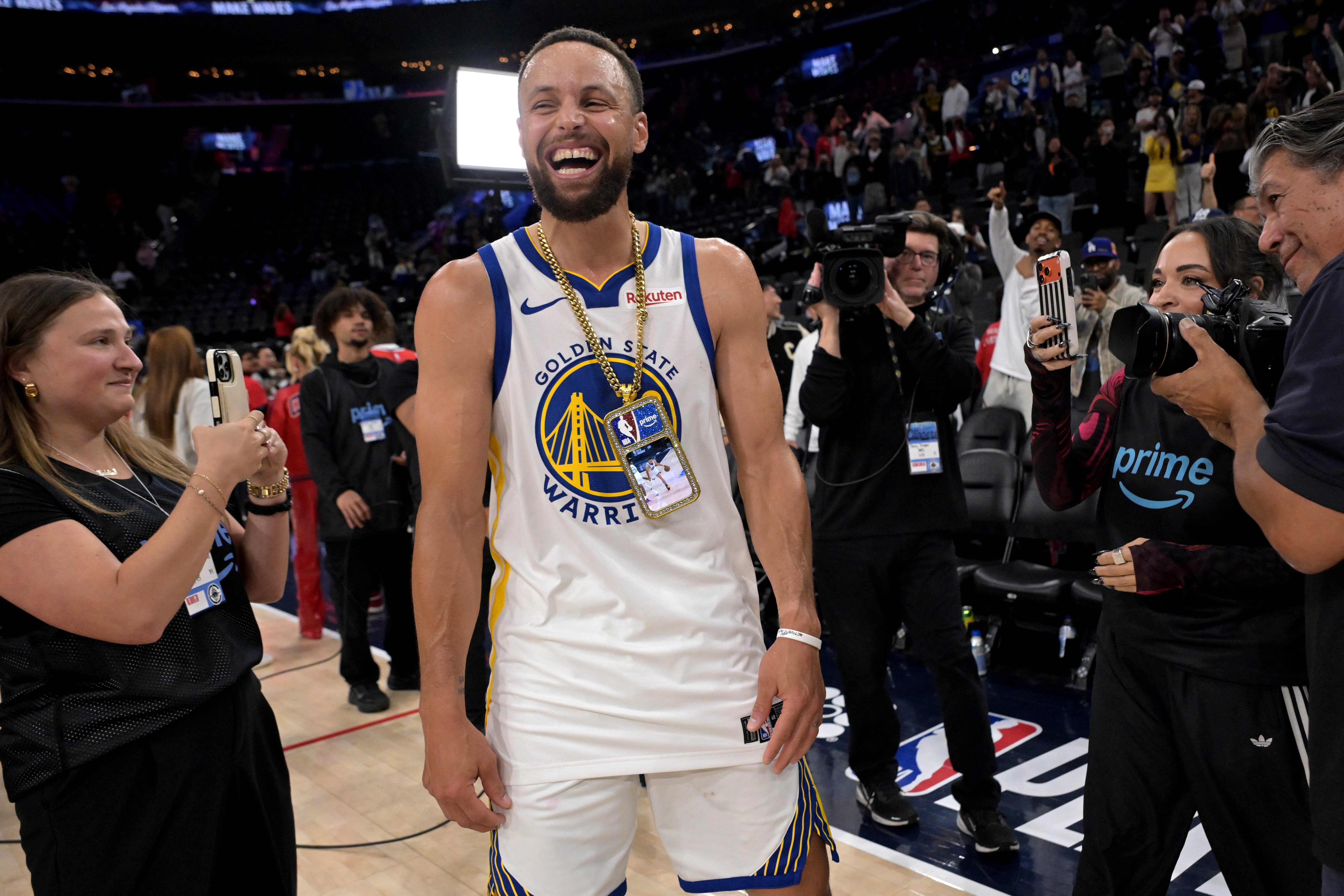 乔·约翰逊:李宁给库里大合同 品牌后续将签NBA球员