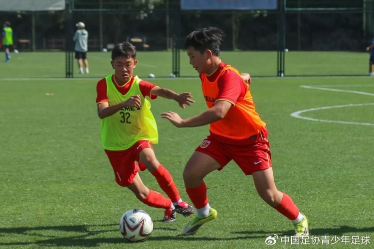 中国足协2012年龄段强化训练营成都启动:40人精英库+科学评测体系 中国足协2012年龄段强化训练营成都启动:40人精英库+科学评测体系