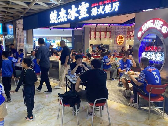 申花主场日均2.8万人,赛事经济圈撬动37亿 申花主场日均2.8万人,赛事经济圈撬动37亿