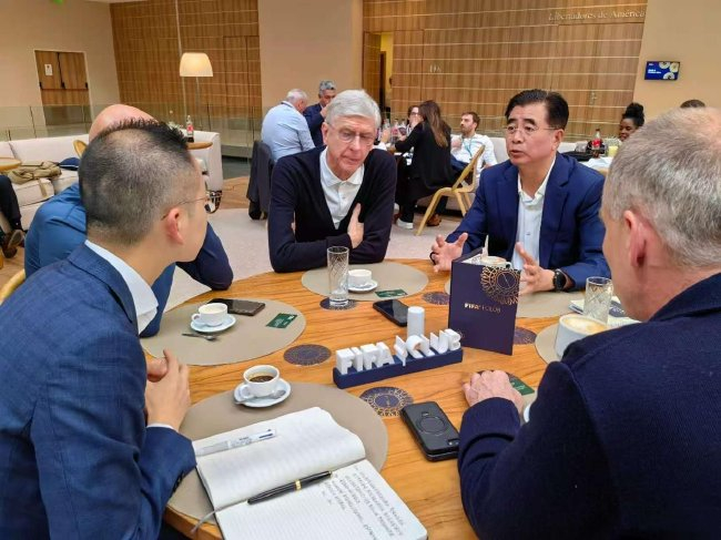 宋凯亚松森会晤温格 后者明确表态愿助中国足球青训 宋凯亚松森会晤温格 后者明确表态愿助中国足球青训