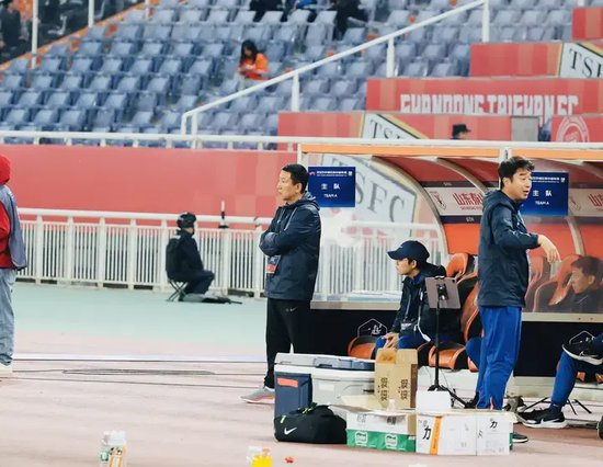瓦科帽子戏法+王大雷两连扑 山东泰山4-2逆转浙江终结四轮不胜