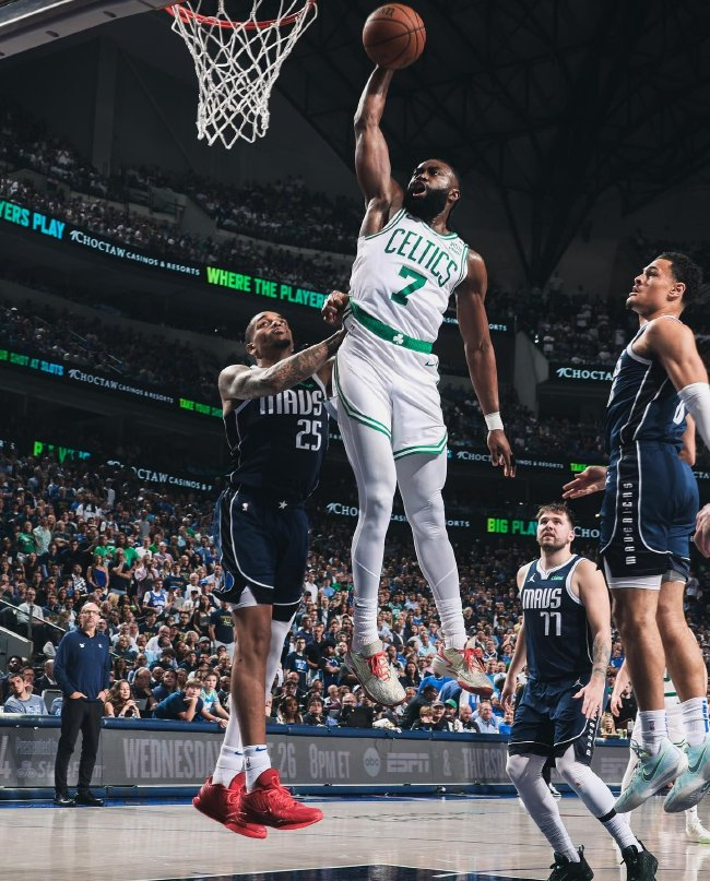 双探花61分力压欧文35分 凯尔特人3-0夺赛点