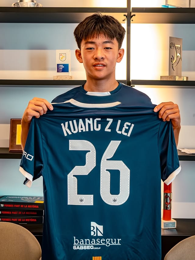 中国足球小将留洋矩阵：李昊炎签约巴萨U15，万项创红星历史