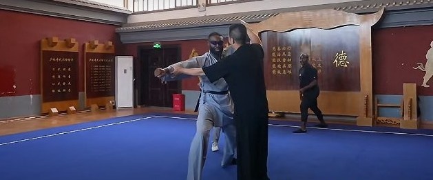 杰伦·布朗少林寺习武，NBA球星中国行新玩法