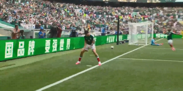 35岁希门尼斯世界杯揭幕战头球破门 曾颅骨骨折险丧命