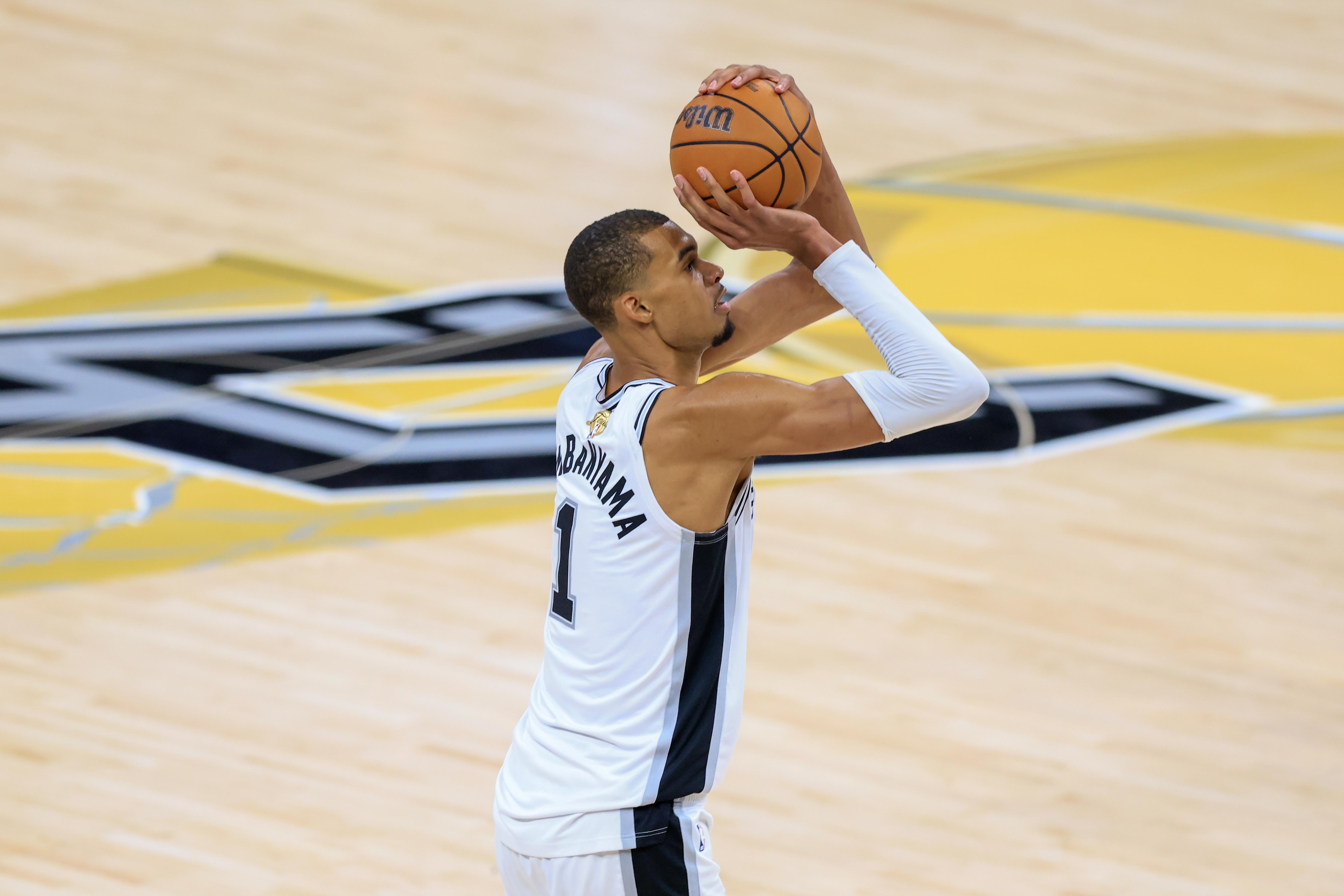 29分崩盘！马刺“魔球”自毁：8连铁三分复刻火箭27中0惨案
