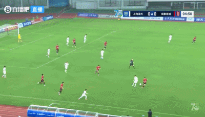 韦世豪任意球破门 成都蓉城半场1-0上海泽天 韦世豪任意球破门 成都蓉城半场1-0上海泽天