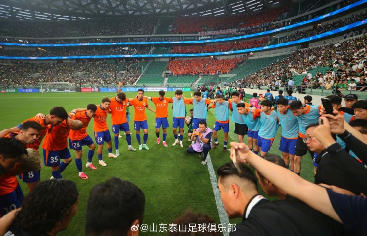 少打一人 山东泰山客场0-2负于北京国安 少打一人 山东泰山客场0-2负于北京国安