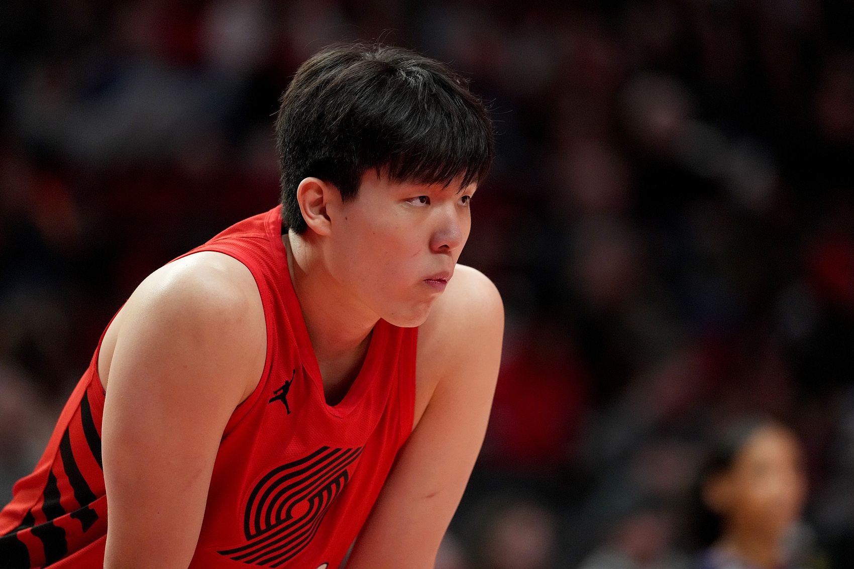 杨瀚森夏联13+5+4帽，媒体人直言篮板球是态度问题