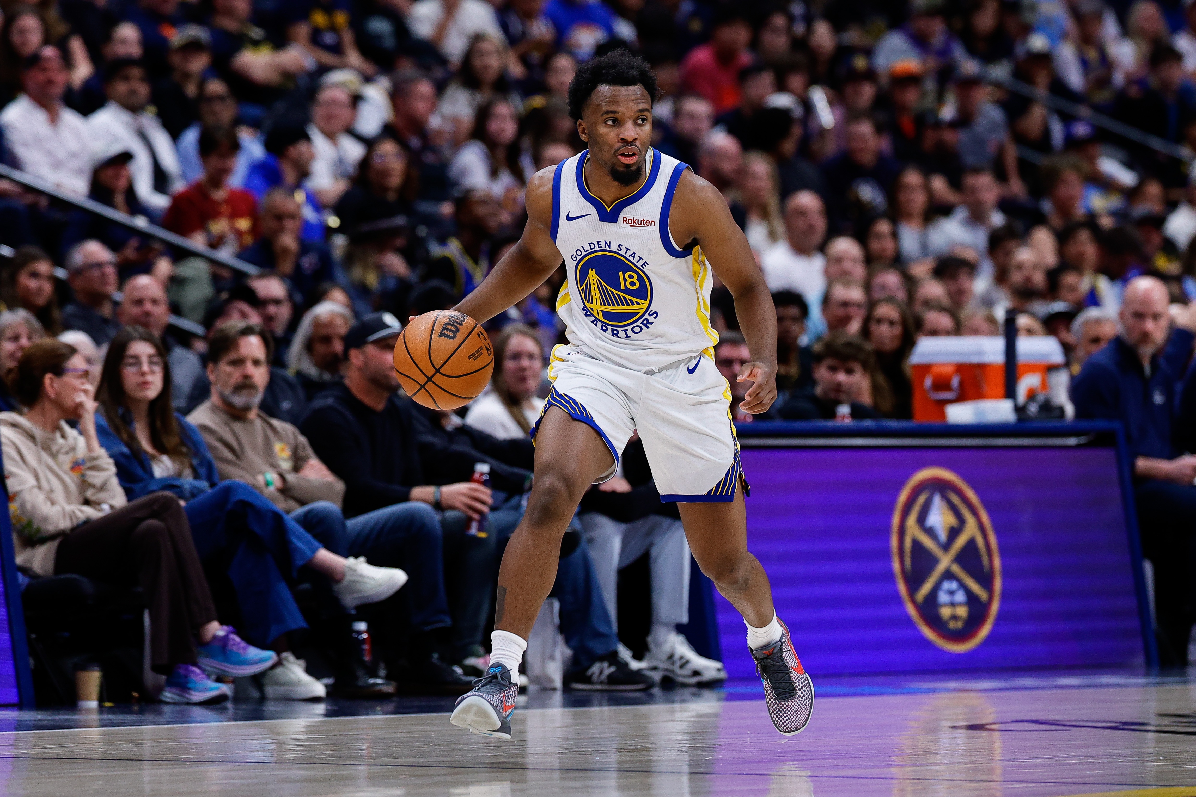 莱昂斯6中5砍13分6板，克赖尔5记三分助勇士夏联擒尼克斯