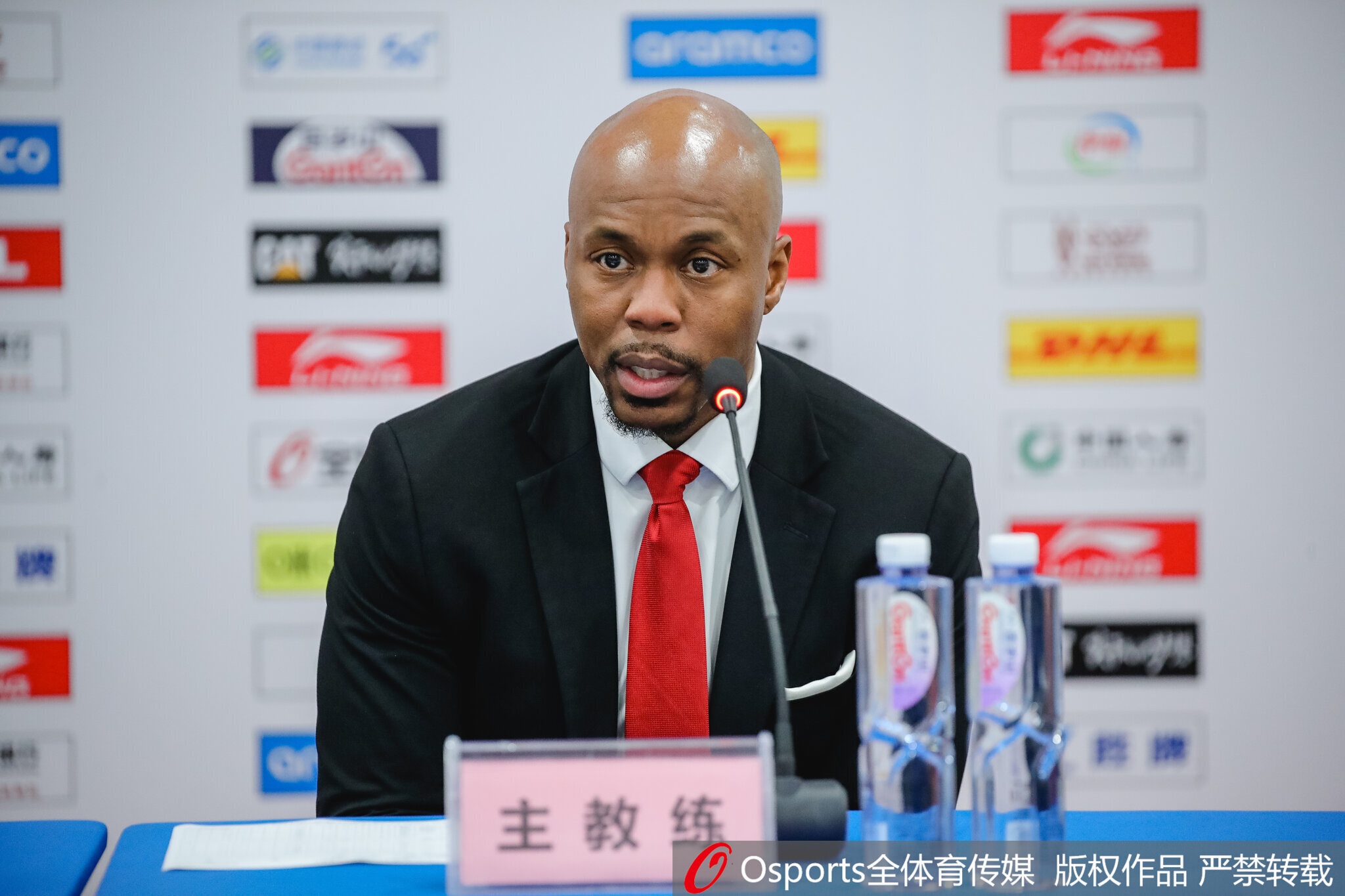 米切尔离队倒计时:告别广州龙狮 首选重返NBA执教 米切尔离队倒计时:告别广州龙狮 首选重返NBA执教