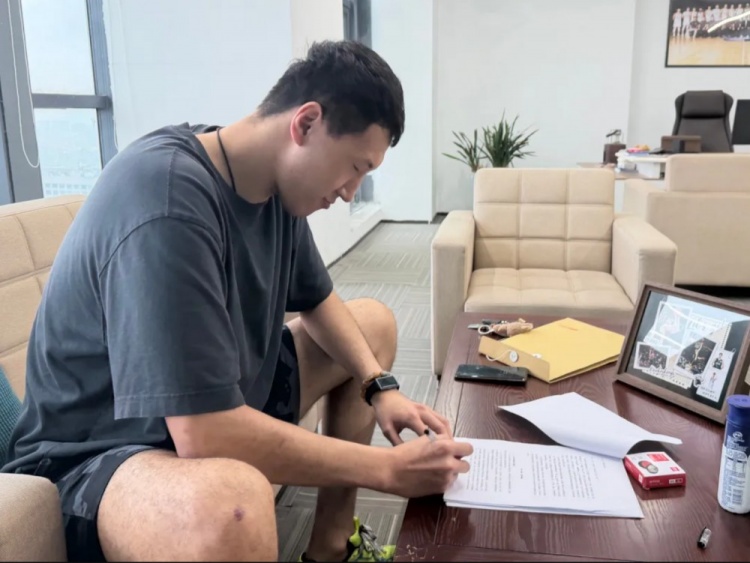 同曦官宣签下杜润旺与李玮颢 新赛季四号位与锋线补强 同曦官宣签下杜润旺与李玮颢 新赛季四号位与锋线补强