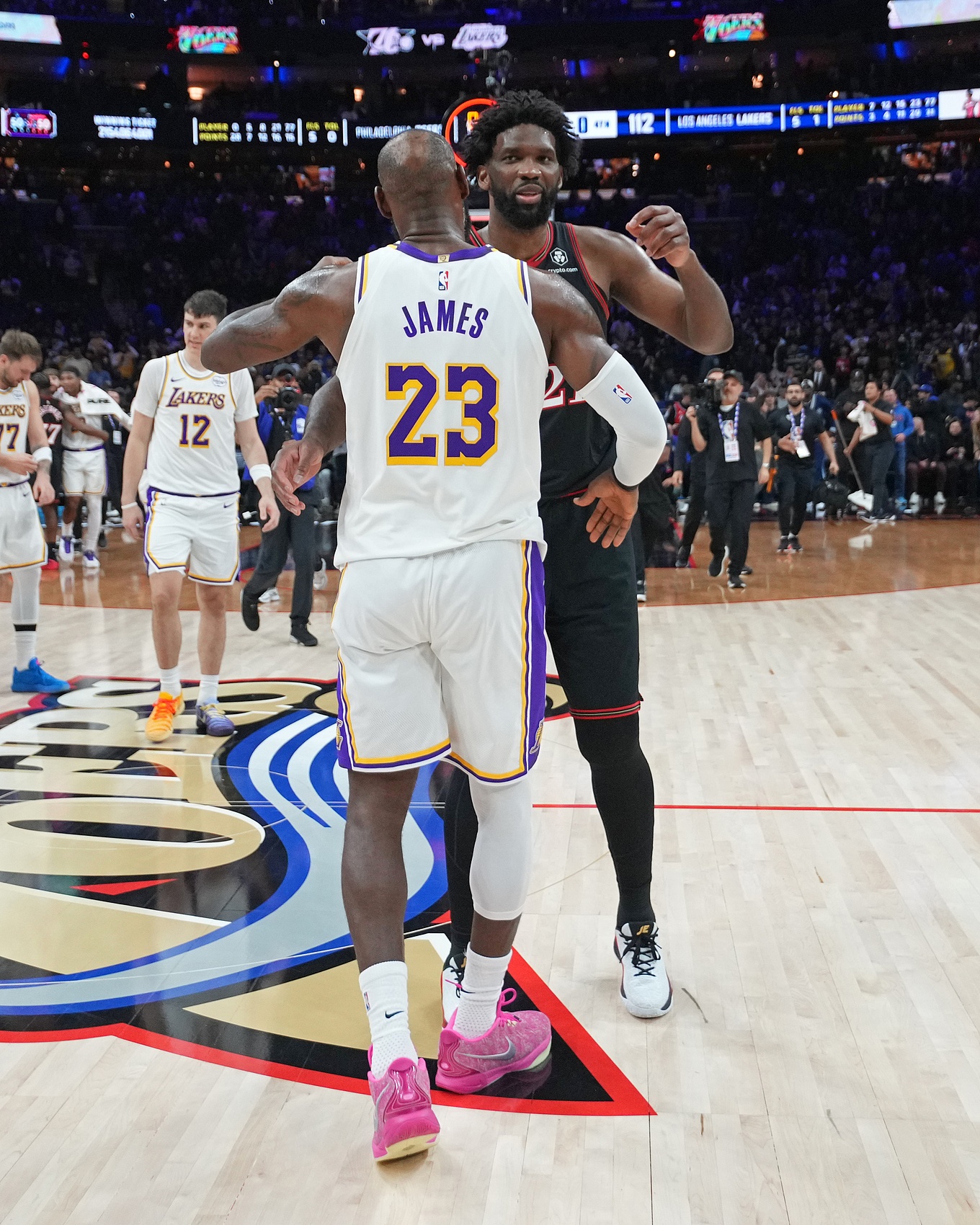 詹姆斯2年800万底薪入76人 ESPN评分A+：年薪仅390万性价比联盟第一