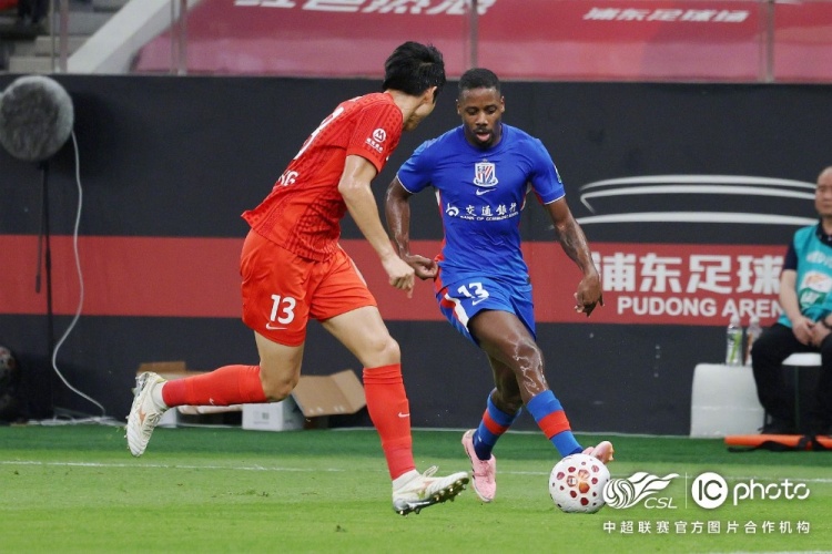 莱昂纳多李新翔破门 海港德比2-0胜申花