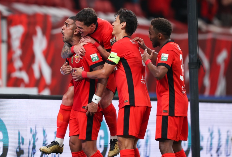 海港2-0申花终结7年主场德比不胜,保级压力骤减 海港2-0申花终结7年主场德比不胜,保级压力骤减