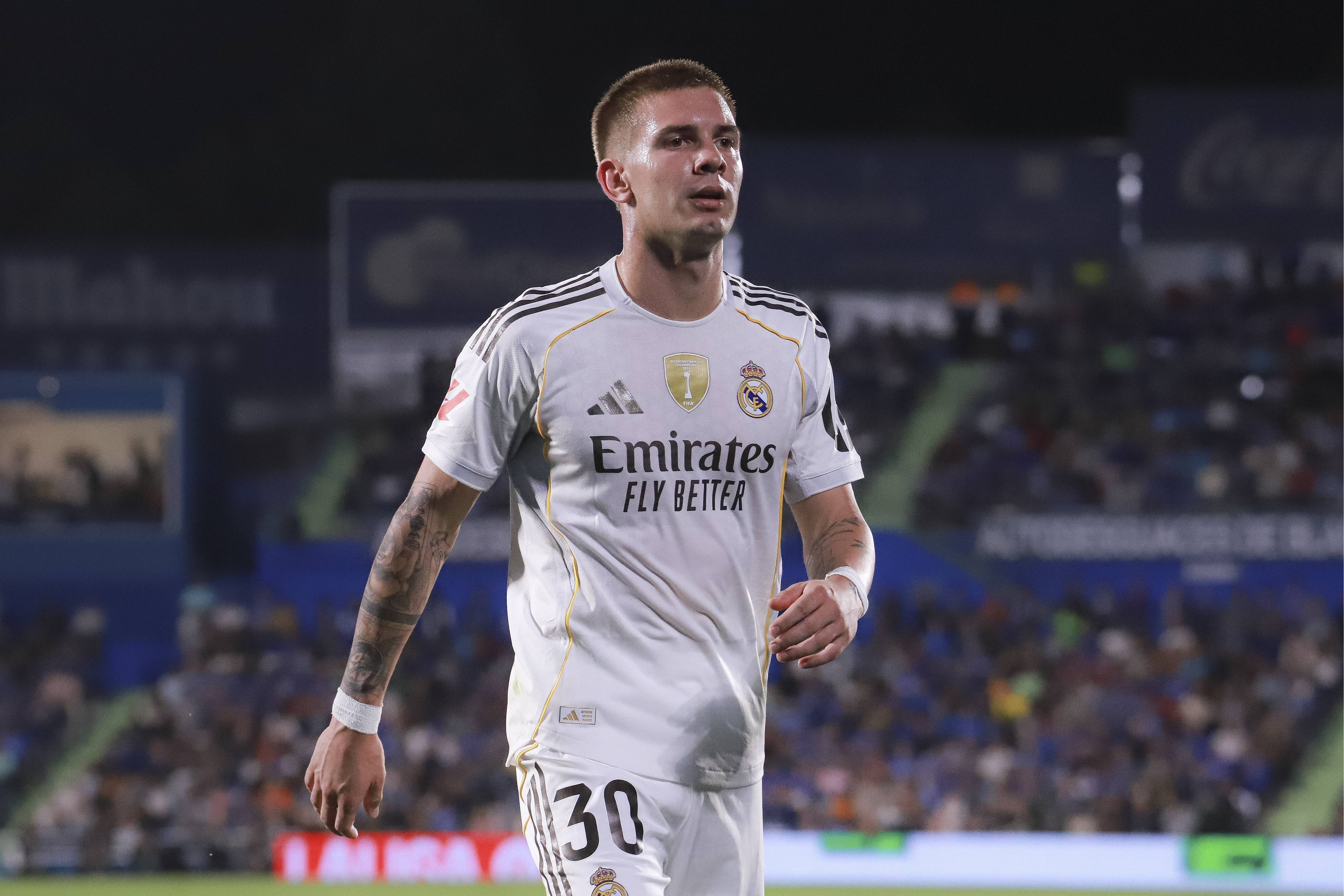 穆帅回归首胜 皇马4-1莱加内斯;FIFA成立200亿美元商业实体遭欧足联炮轰;曼奇尼二进宫救火意大利 穆帅回归首胜 皇马4-1莱加内斯;FIFA成立200亿美元商业实体遭欧足联炮轰;曼奇尼二进宫救火意大利