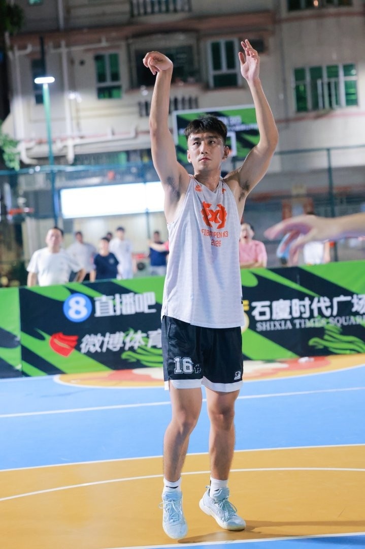 石厦三人篮球赛:田面21-5血洗平山 喀麦隆外援统治公开组 石厦三人篮球赛:田面21-5血洗平山 喀麦隆外援统治公开组